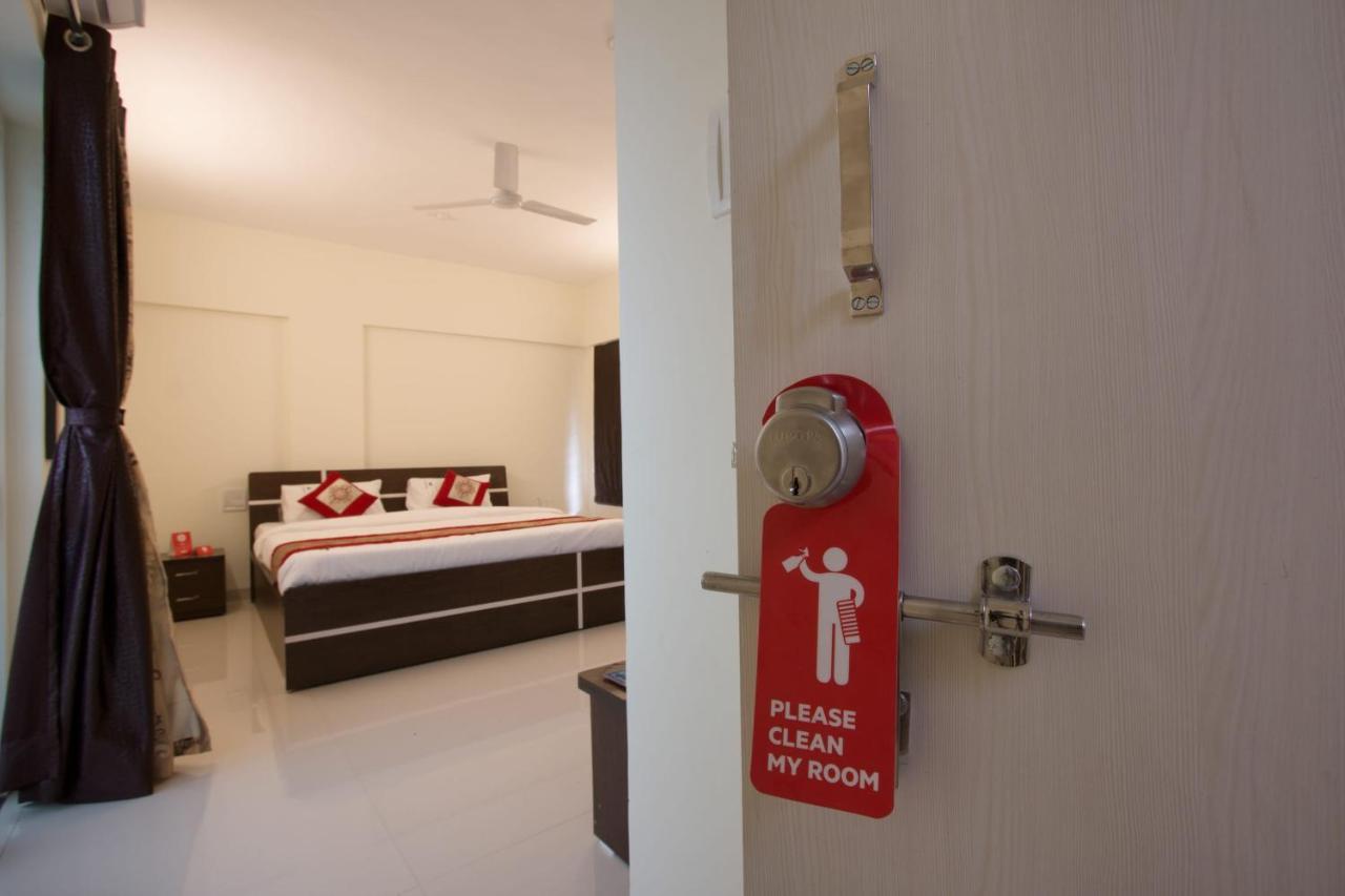 Oyo 9052 Leisurely Abode Hotell Khadki Exteriör bild