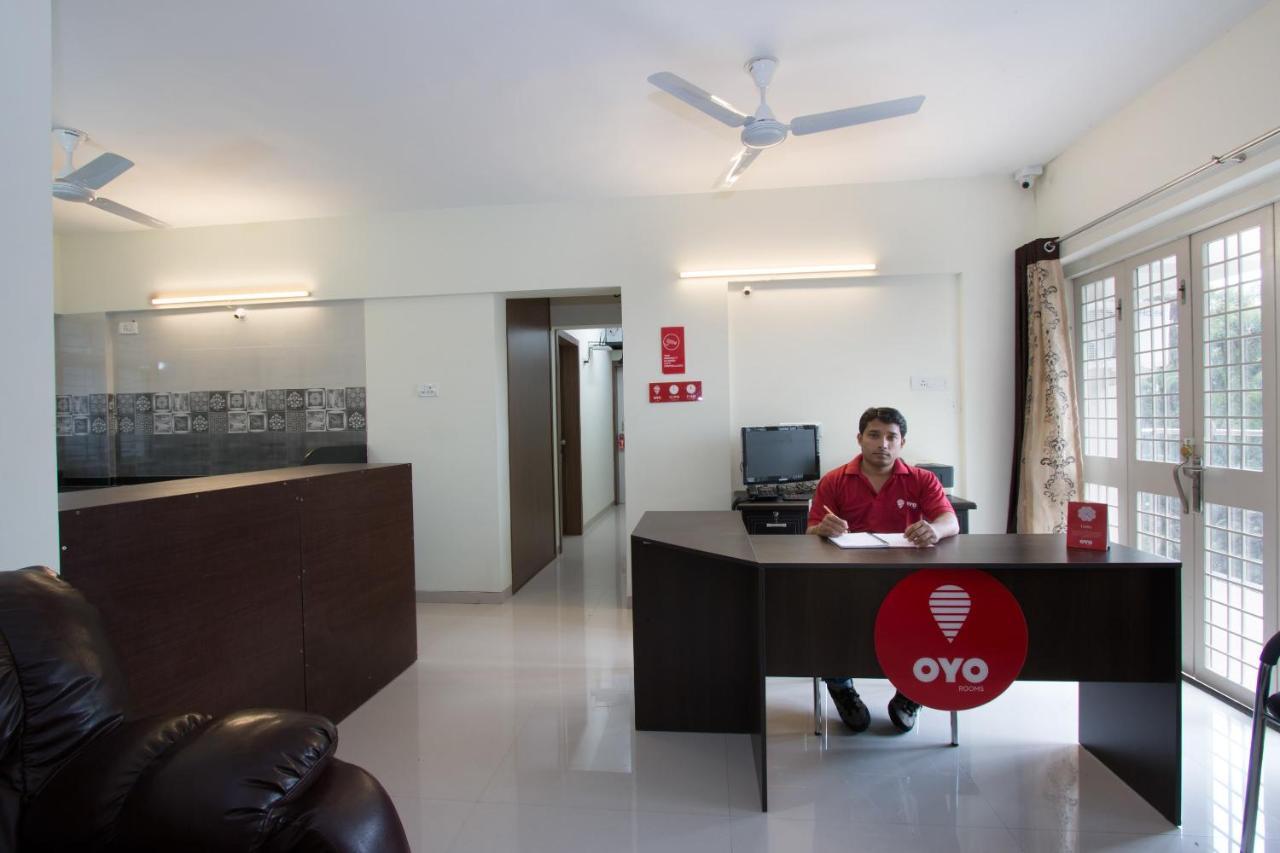 Oyo 9052 Leisurely Abode Hotell Khadki Exteriör bild