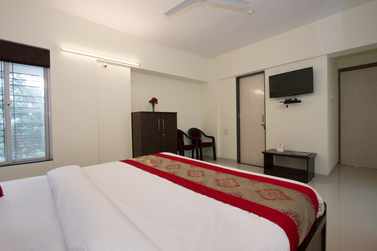 Oyo 9052 Leisurely Abode Hotell Khadki Exteriör bild