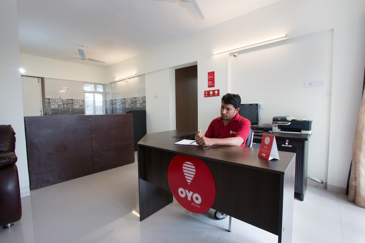 Oyo 9052 Leisurely Abode Hotell Khadki Exteriör bild